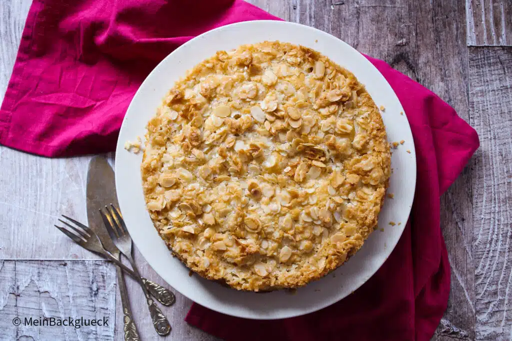 Buttermilchkuchen aus der Springform Rezept 3 einfacher fluffiger Buttermilchkuchen Springform rund saftig