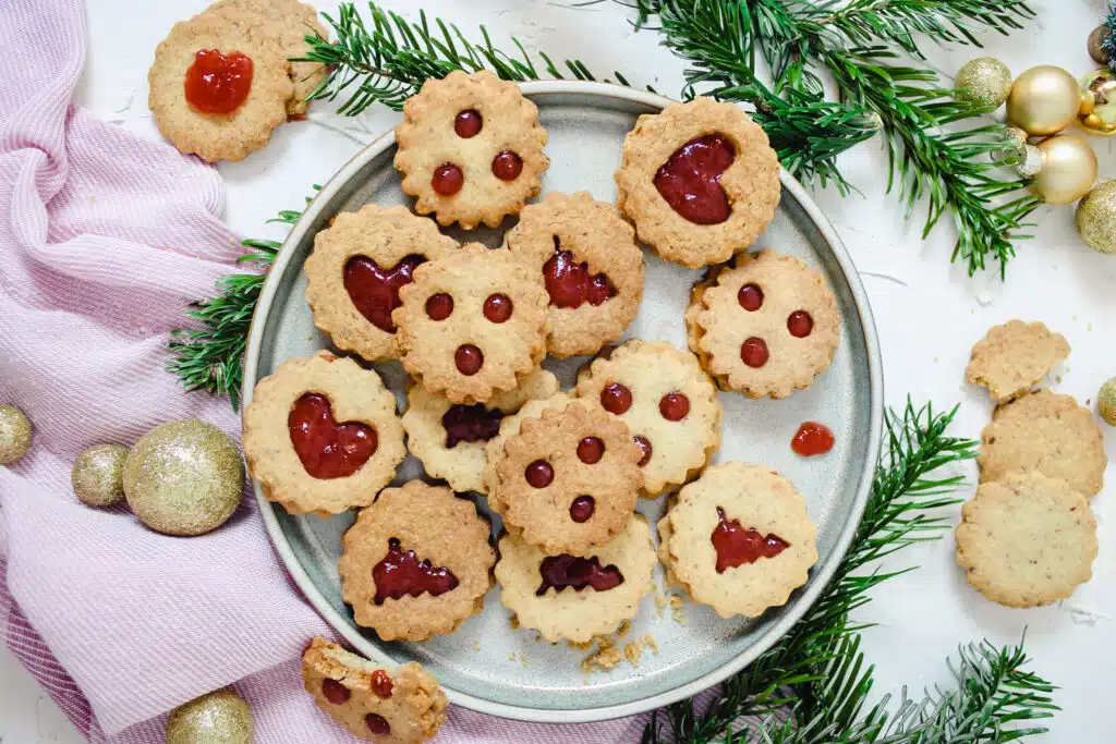 einfache Spitzbuben - die besten Weihnachtsplätzchen 2 Spitzbuben Rezept Plätzchen Weihnachtsplätzchen