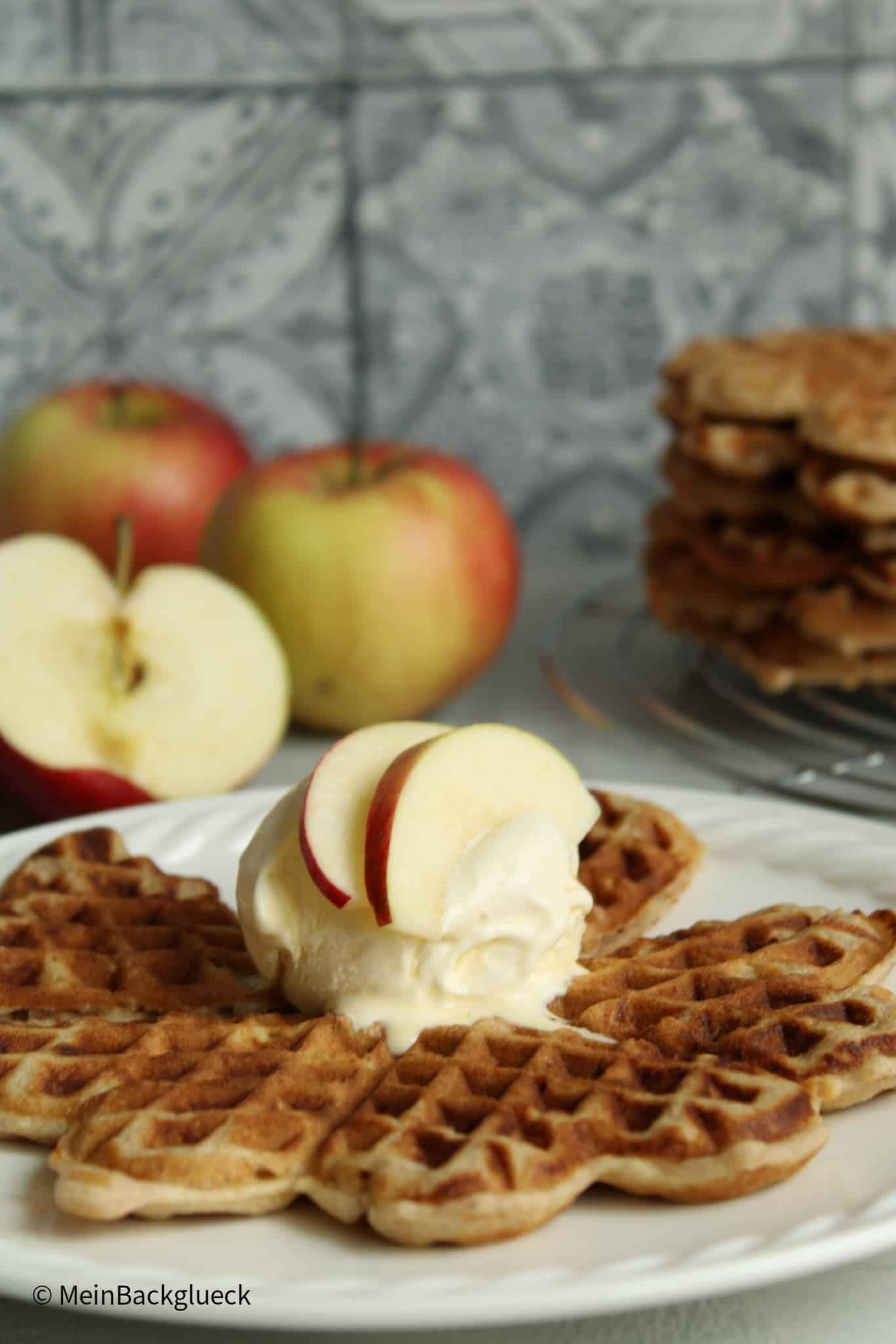 Apfelwaffel Rezept - 10 vollwertige Waffeln - Mein Backglück