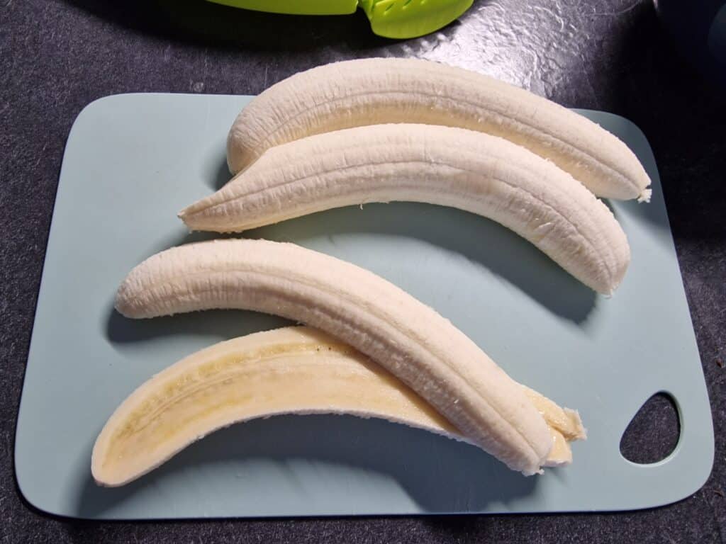 Maulwurfkuchen Bananen längs halbieren