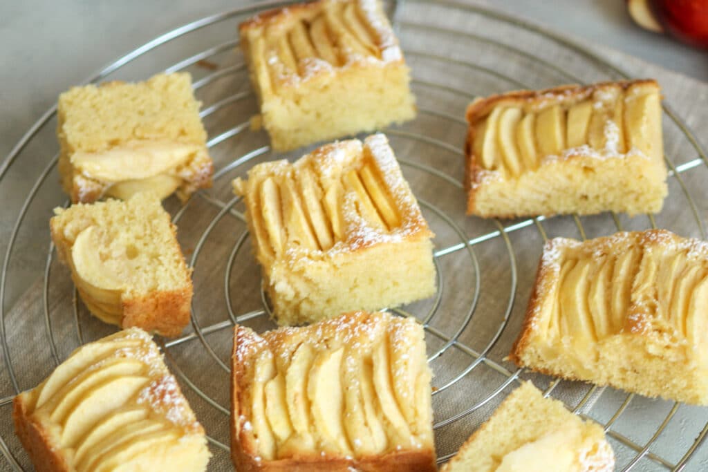 Versunkener Apfelkuchen vom Blech 10 Apfelkuchen auf dem Blech