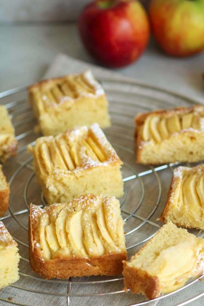 Versunkener Apfelkuchen vom Blech 11 versunkener Apfelkuchen vom Blech