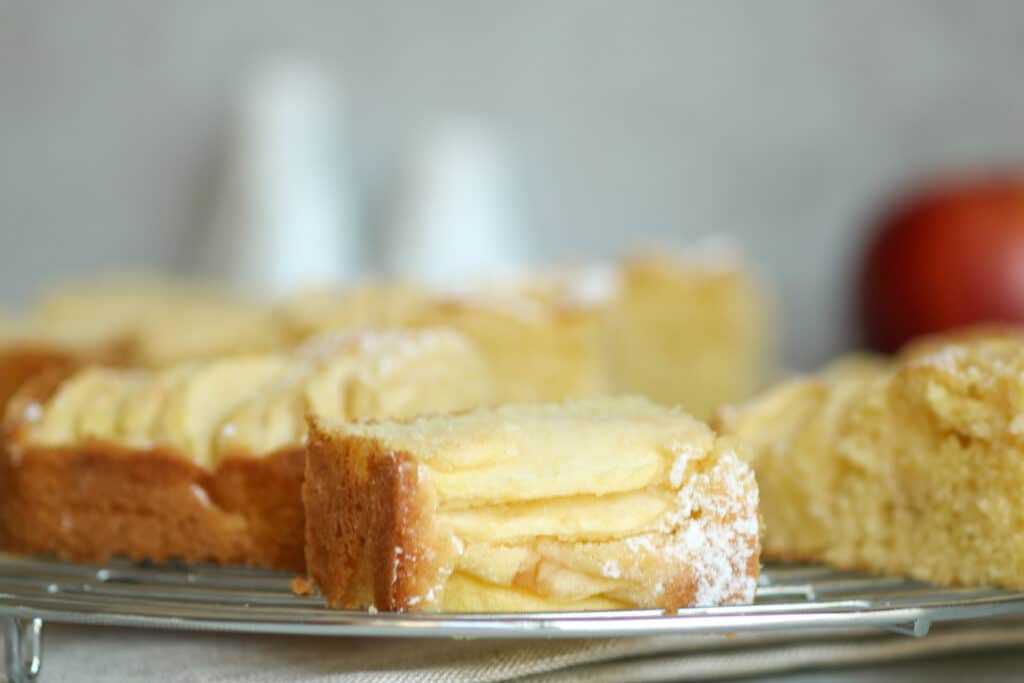 Versunkener Apfelkuchen vom Blech 3 Stück versunkener Apfelkuchen vom Blech