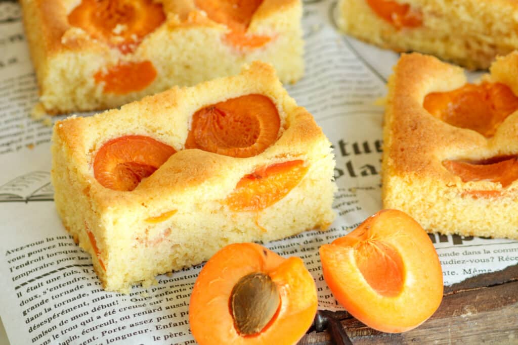 Aprikosenkuchen auf dem Blech