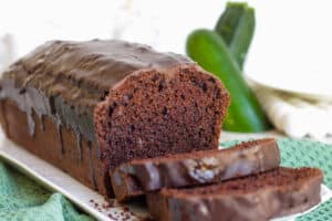Rezept für saftigen Zucchini Schokokuchen 3 Zucchini Kuchen